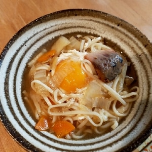 さば味噌煮缶でお手軽に♪さば味噌煮込みうどん